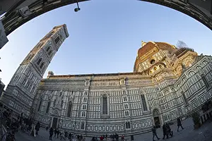 Drucke von Florenz, Italien. Januar 2022. Fischaugensicht der Kathedrale Santa Maria del Fiore und des Glockenturms von Giotto im historischen Zentrum der Stadt Florenz, Italien. Januar 2022 Giotto Drucke: Florenz, Italien. Januar 2022
