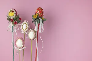 Easter Egg Decorations Drucke: Flower pins, decorated Easter eggs