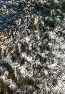 Wild River Photography Drucke: Flowing water with light reflections