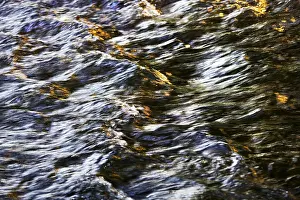 Salzkammergut Scenery Drucke: Flowing water with light reflections