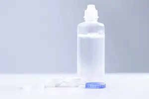White Table Setup Drucke: Fluid and lens boxes are on a white table