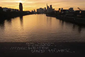 Evening Cityscape Drucke: WE CAN FLY. ALWAYS FURTHER AND HIGHER