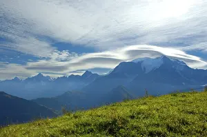 Mountain Peak Europe Drucke: Foehn clouds above mountain Mt