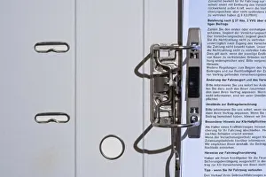 Home Office Organization Drucke: Folder with insurance document, top view