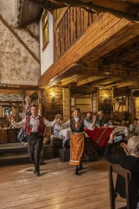 Balkan Peninsula Culture Drucke: Folklore dancer, Rousse, Bulgaria