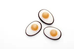 Studio Shot Of Fried Egg Drucke: Fondant fried eggs