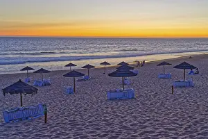 Southern European Beach Scene Drucke: Fonte da Telha beach at sunset