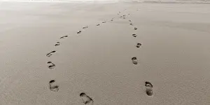 Symbolic Beach Image Drucke: Two footprints in the sand, on the beach