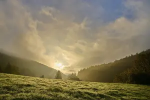 Cloudy Sky With Mountains Drucke: Forest, valley, meadow, clouds