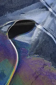 Close Up Ice Formation Drucke: Forms of ice in a puddle, ice crystals