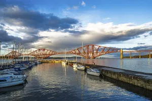 Northern Europe Waterfront Scene Drucke: Forth Bridge, Queensferry Crossing