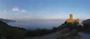 Drucke von Burg von Noli im Abendlicht, Ligurien, Italien Verwandte Bilder Drucke: Burg von Noli im Abendlicht