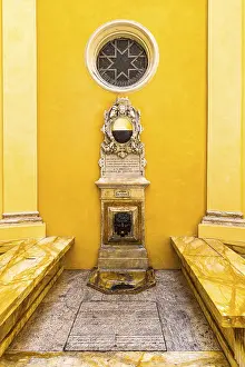 Uninhabited Italian Landmarks Drucke: Fountain bordered with marble, Siena