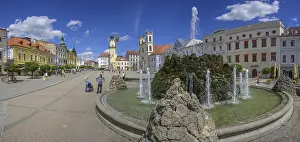 Historic City Centre Slovakia Drucke: Fountain on the main square behind the clock tower