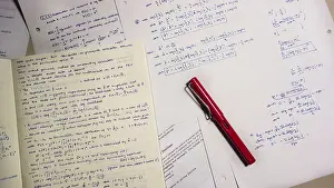 Educational Institution Symbol Drucke: Fountain pen on lecture notes and exercises