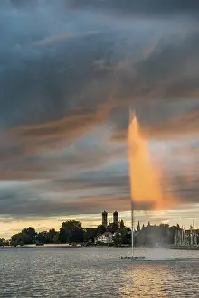 Lake Constance Sunset Drucke: Fountain and thunderclouds at sunset