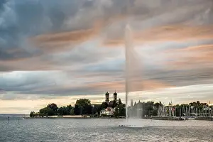 Lake Constance Sunset Drucke: Fountain and thunderclouds at sunset