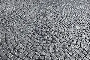 Urban Street Scene Drucke: Fragment of a pavement in the form of a circle