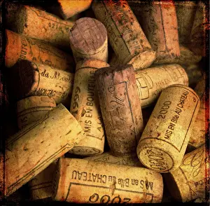 Empty Wine Cellar Drucke: French wine corks