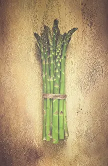 High Angle View Of Vegetables Drucke: Fresh asparagus, bunch, on the table