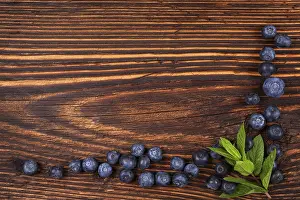 Fresh Blueberries Drucke: Fresh blueberry background with copyspace