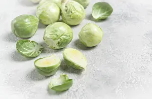 Fresh Vegetable Meal Prep Drucke: Fresh Brussels sprouts, raw, top view