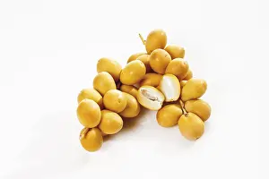 Studio Shot Of Dates Drucke: Fresh dates