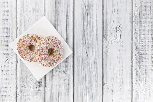Freshly Baked Donuts Drucke: Some fresh made Donuts (view from above)