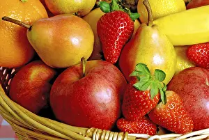 Freshly Picked Fruits Drucke: Fresh fruit in a basket