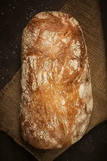 Healthy Eating Breakfast Meal Drucke: Fresh whole grain bread, rye, top view