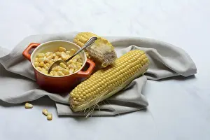 Sweet Corn Photography Drucke: Fresh maize kernels in pots and cobs