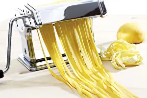 Kitchen Utensil Drucke: Fresh pasta made with a pasta maker