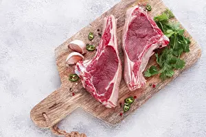 Barbecue Steak Drucke: Fresh pieces of beef on the bone