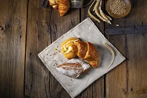 Healthy Baked Goods Drucke: Fresh rolls in a cornea