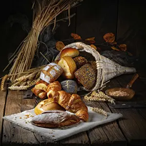 Healthy Baked Goods Drucke: Fresh rolls in a cornea