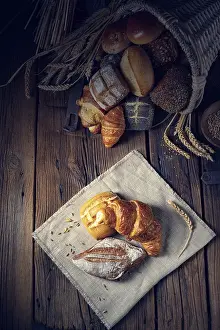 Food Still Life Drucke: Fresh rolls in a cornea