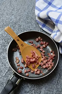 Grocery Store Meats Drucke: Fried bacon cubes in pan, bacon