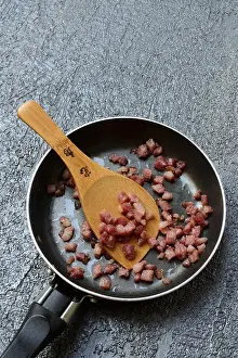 Roasted Pork Meat Drucke: Fried bacon cubes in pan, bacon