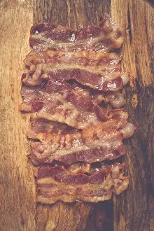 Wooden Chopping Board Image Drucke: Fried bacon on a cutting board