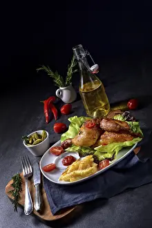 Leafy Vegetable Salad Drucke: Fried chicken with chips and salad