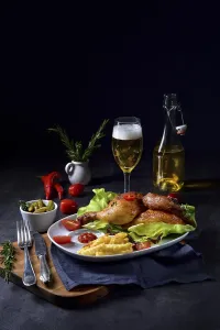 High Calorie Snacks Drucke: Fried chicken with chips and salad