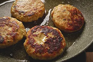 Fried Chicken Cutlets Drucke: Fried chicken cutlets, with vegetables
