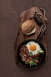 Bacon And Vegetables Drucke: Fried egg, with bacon and vegetables