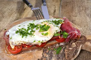 Ham And Egg Breakfast Drucke: Fried egg on ham bread