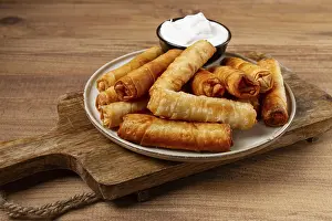 Fried Spring Rolls With Cheese Drucke: Fried spring rolls with cheese