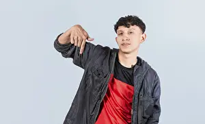 Hispanic Ethnicity Male Model Drucke: Friendly guy pointing down on isolated background