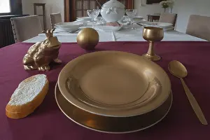 Industrial Museum Lauf An Der Pegnitz Drucke: Frog next to a golden plate on the table