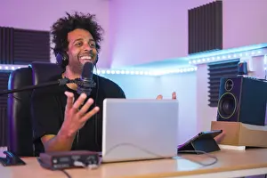Music Streaming Service Drucke: Frontal view of a content creator broadcasting a tutorial sitting on a music studio