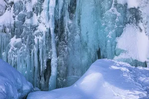 Frozen Waterfall In Iceland Drucke: Frozen waterfall, Oxarafoss