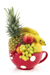 Exotic Fruit Still Life Drucke: Fruit assortment in big red cup